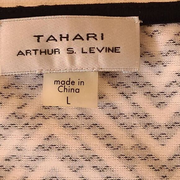 Tahari Arthur S. Levine Black White Print Short Sleeve Laser Trim Top Large - Picture 4 of 9